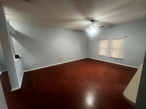 Building Photo - Beautiful 3BR/2BA Waterfront Home