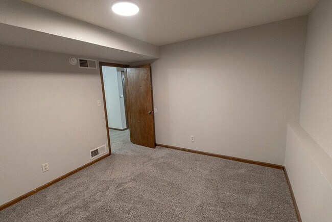 Building Photo - 4465-4467-4467 Santa Anna Dr