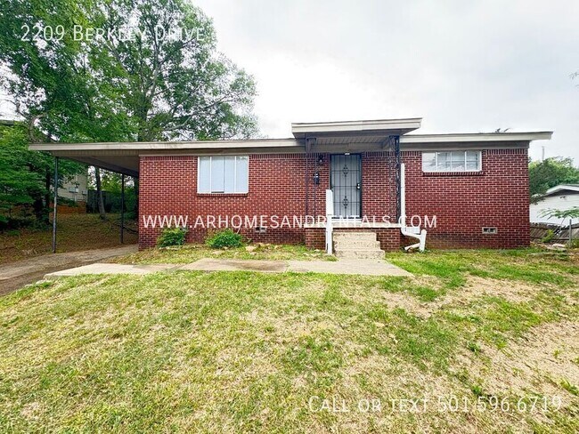 Primary Photo - 2209 N Berkley Dr