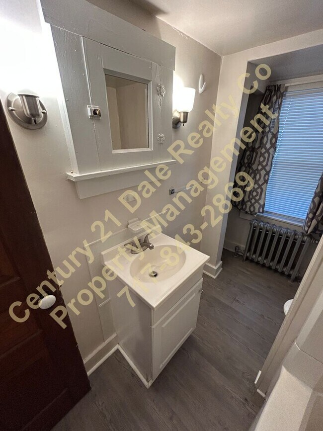 Building Photo - 362 W Broadway