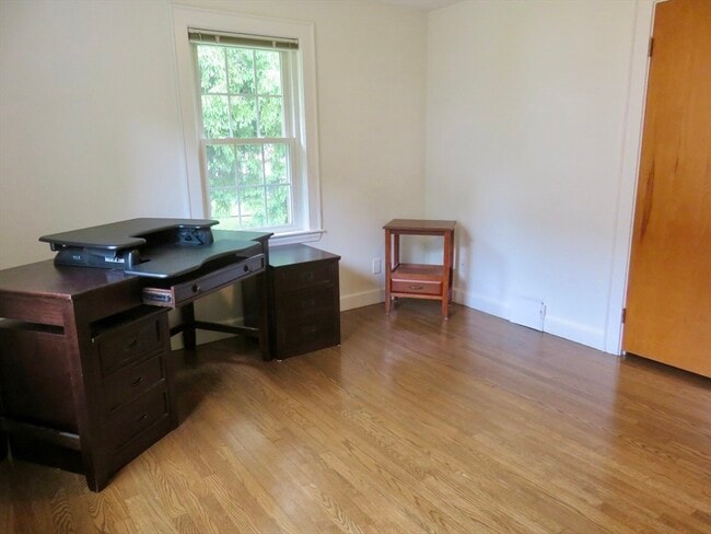 Building Photo - 10 Samoset Ln