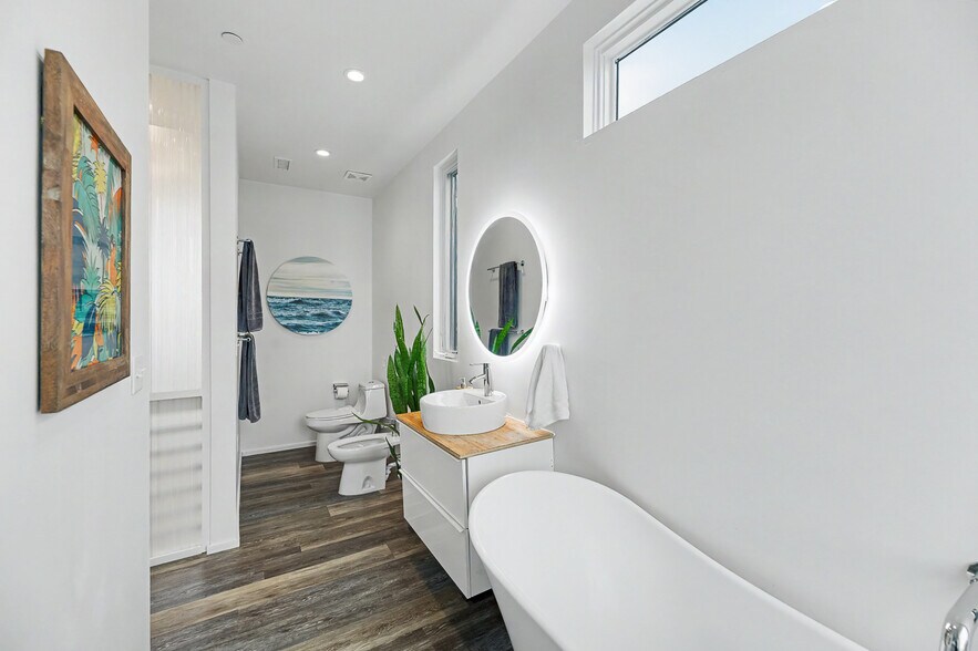 Primary Bathroom - 2179 Sol Legare Rd