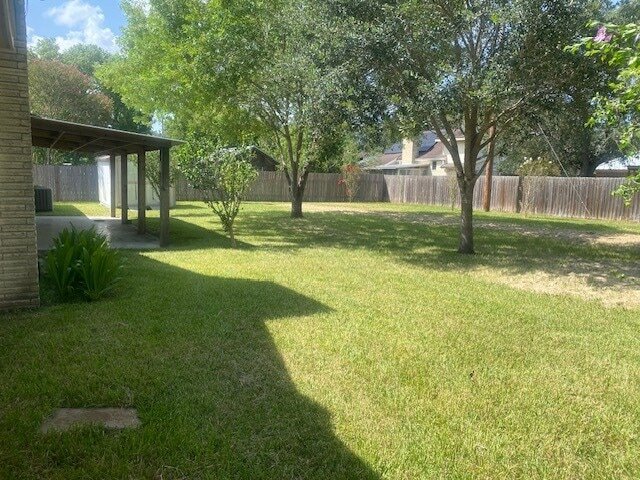 Building Photo - 607 Rosewood Dr
