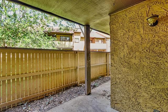 Building Photo - 1906 Emerald Pl