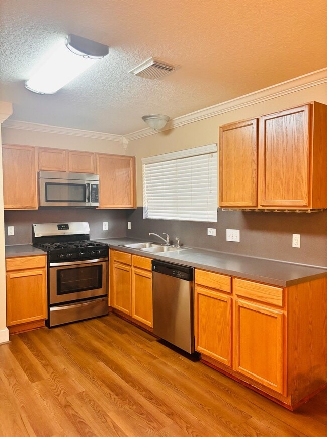 Building Photo - 10614 Cobblecreek Way