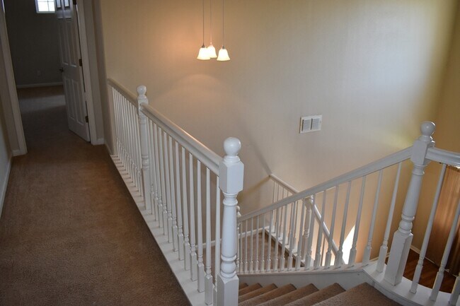Building Photo - 3587 Sarasota Ave
