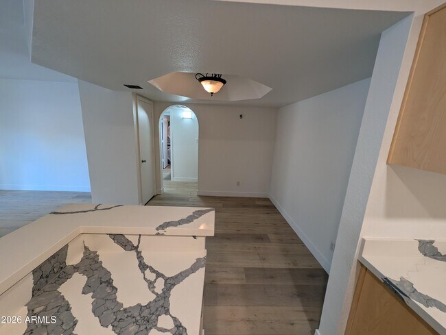 Building Photo - 1880 E Morten Ave