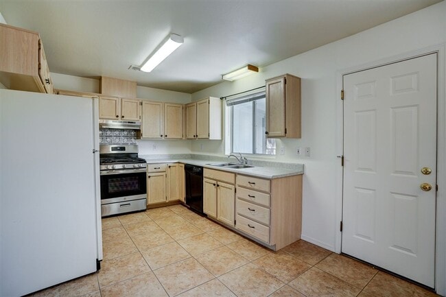 Building Photo - 3150 N Greg Dr