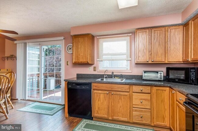 Building Photo - 46 Running Brooke Dr