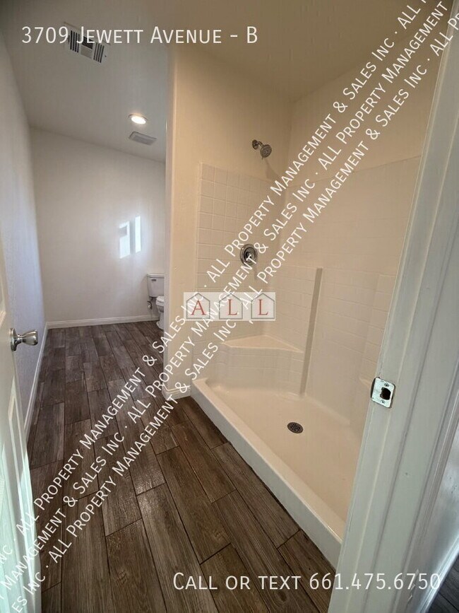 Building Photo - 3709 Jewett Ave