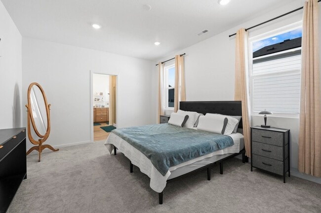 Building Photo - 10813 N Beaverhead Rd