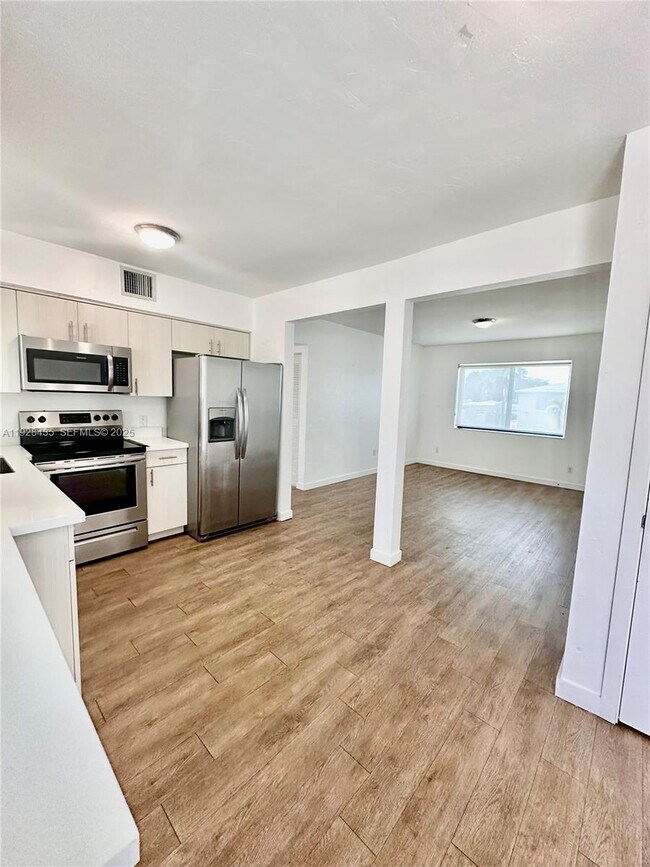 Building Photo - 4204 SW 14th St