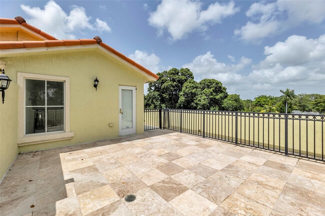 Building Photo - 416 SW 11th St