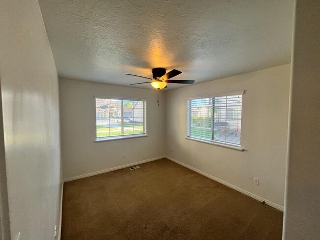 Building Photo - 2525 450 S