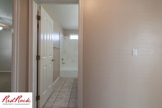 Building Photo - Pet Friendly - 4 Bed 2 Bath for rent in St. George