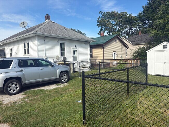 Building Photo - 1102 Dodge Ave