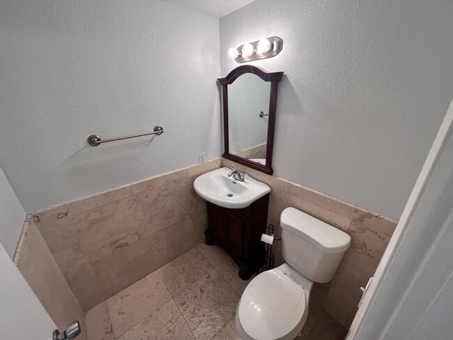 Building Photo - COMING SOON! 3-Bedroom Condo with Epoxy Garage in Vista Fairways, Valencia!