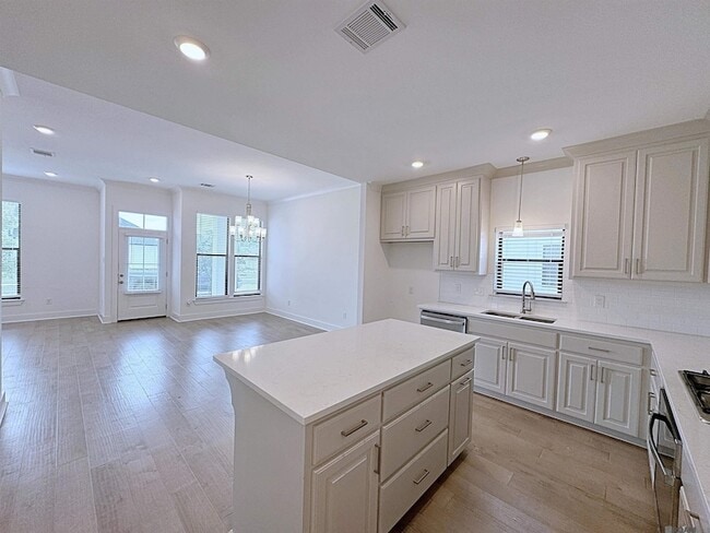 Building Photo - 10263 Alderman Dr