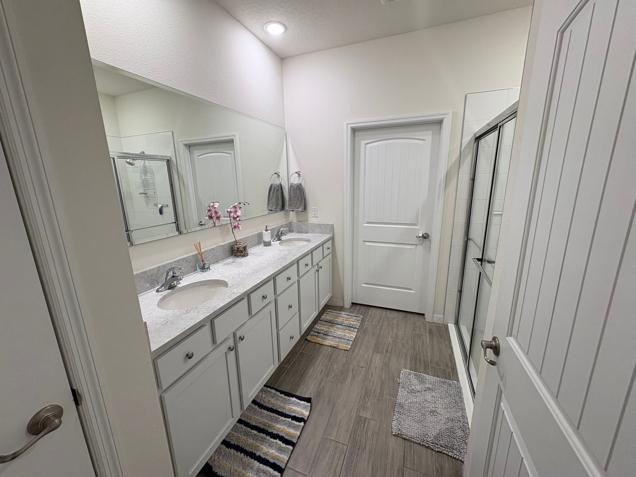 En-suite master bath - 1620 Delphi Way