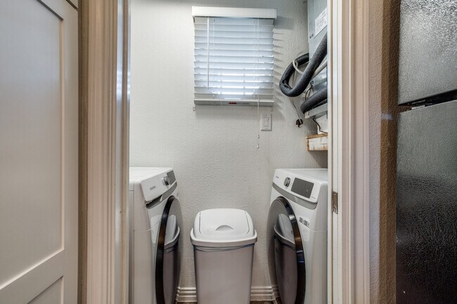 Building Photo - 3308 Parliament Cove