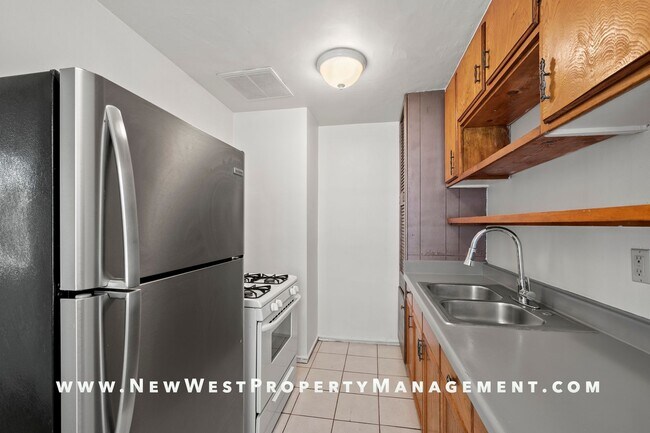 Building Photo - 553 22nd St