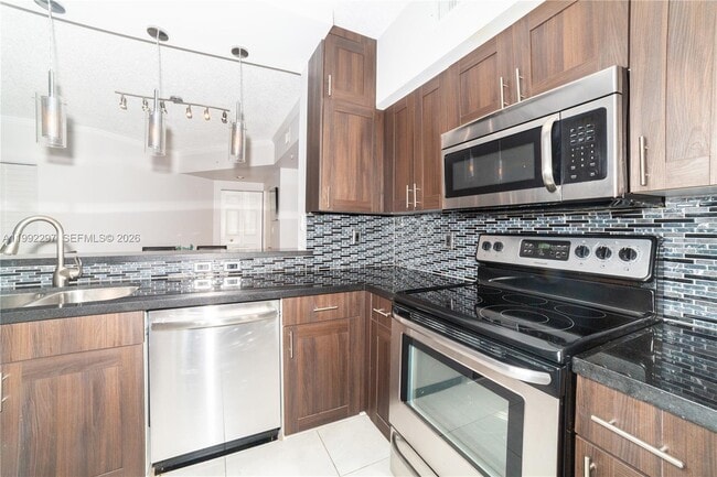 Building Photo - 17100 N Bay Rd