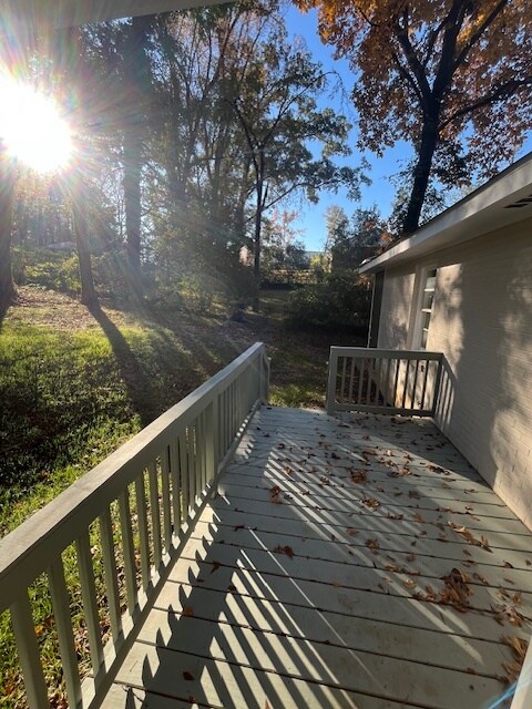 Building Photo - 1957 Knightsbridge Rd