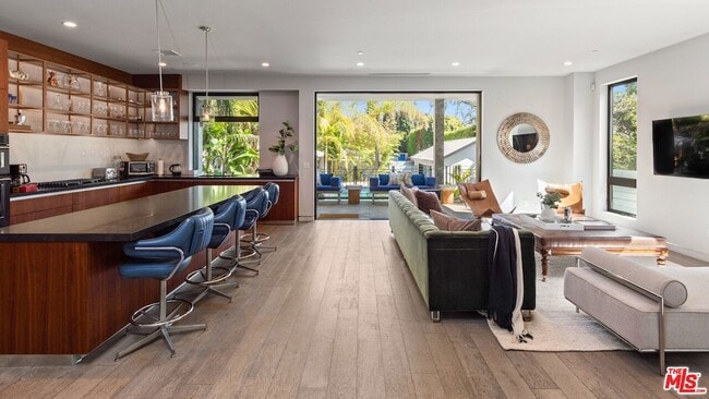 Building Photo - 1724 N Sierra Bonita Ave