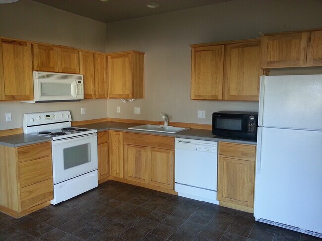 Building Photo - 16406 Heath Dr