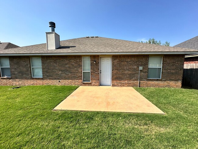 Building Photo - 4 Bed 2 bath Edmond