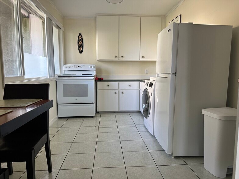 Building Photo - 1205 E 29th Pl