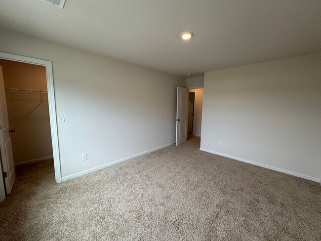 Building Photo - Move-in Ready with **Move-in Special** $25...