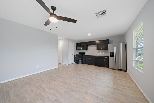 Building Photo - 17038 Marie Vlg Dr