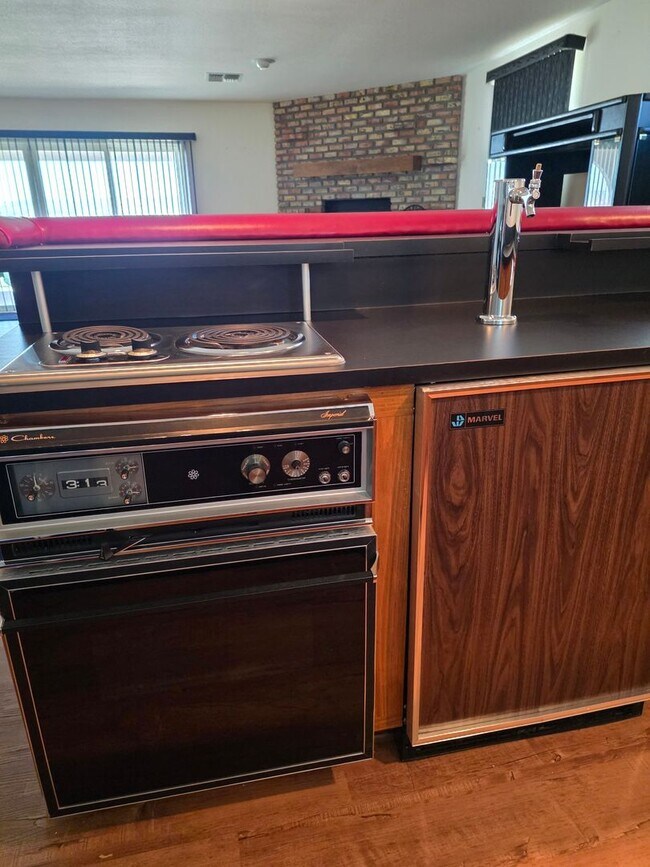 Building Photo - One of Kind 3 bed/2.5 bath home with 3 car attached garage located in BHC.