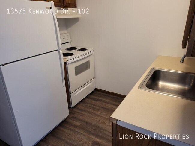 Building Photo - 13575 Kenwood Dr N