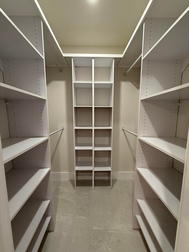 Building Photo - 2894 Florida Blvd