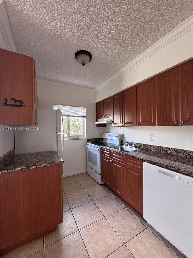 Building Photo - 520 NE 82nd Terrace