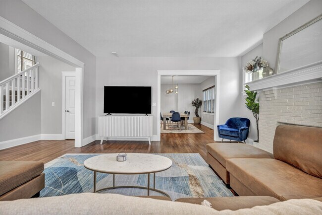 Building Photo - 1501 E 105th St