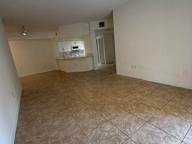 Building Photo - 3020 Alcazar Pl