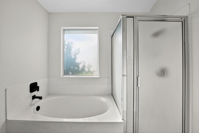 Building Photo - 1502 McDowell Bend