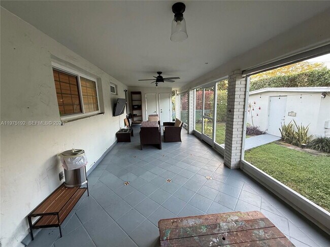 Building Photo - 4850 SW 4th St