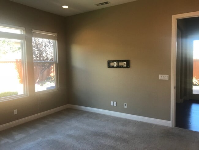 Building Photo - Charming 2 Bed 2 Bath - Trilogy at The Vineyards