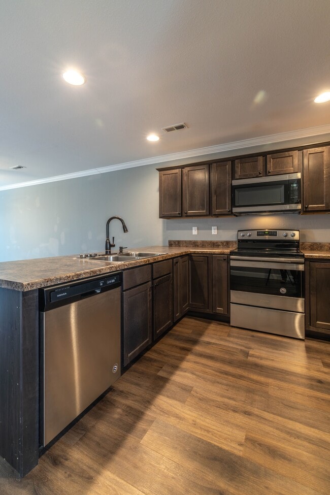 Building Photo - 924 Warrior Hill Dr