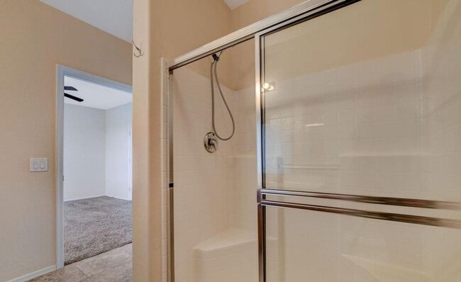 Building Photo - GORGEOUS 3 BEDROOM / 2 FULL BATH CONDO UNI...