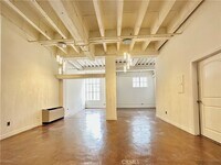 Building Photo - 312 W 5th St