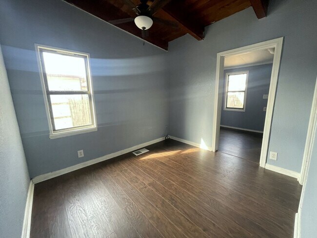 Building Photo - Beautiful Home!