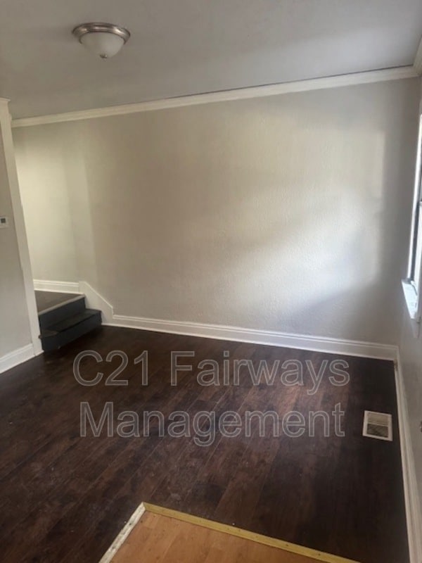 Building Photo - 855 Vankirk St