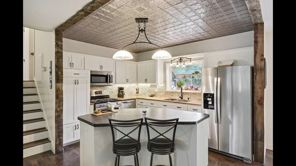 Building Photo - 8017 33rd Pl N