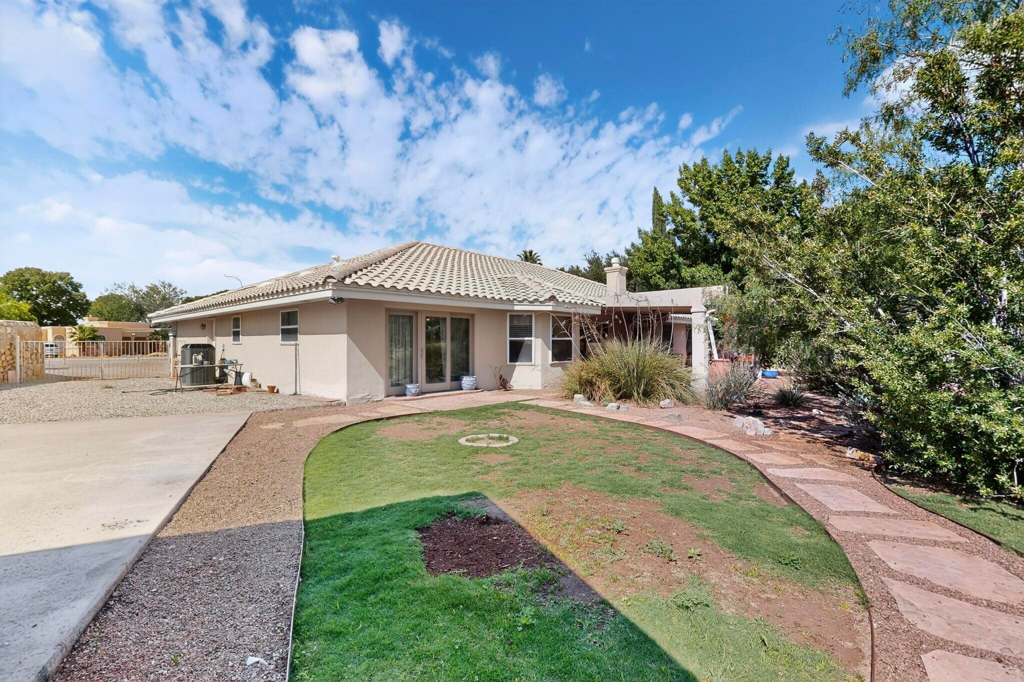 Building Photo - 2004 Vista Lejano