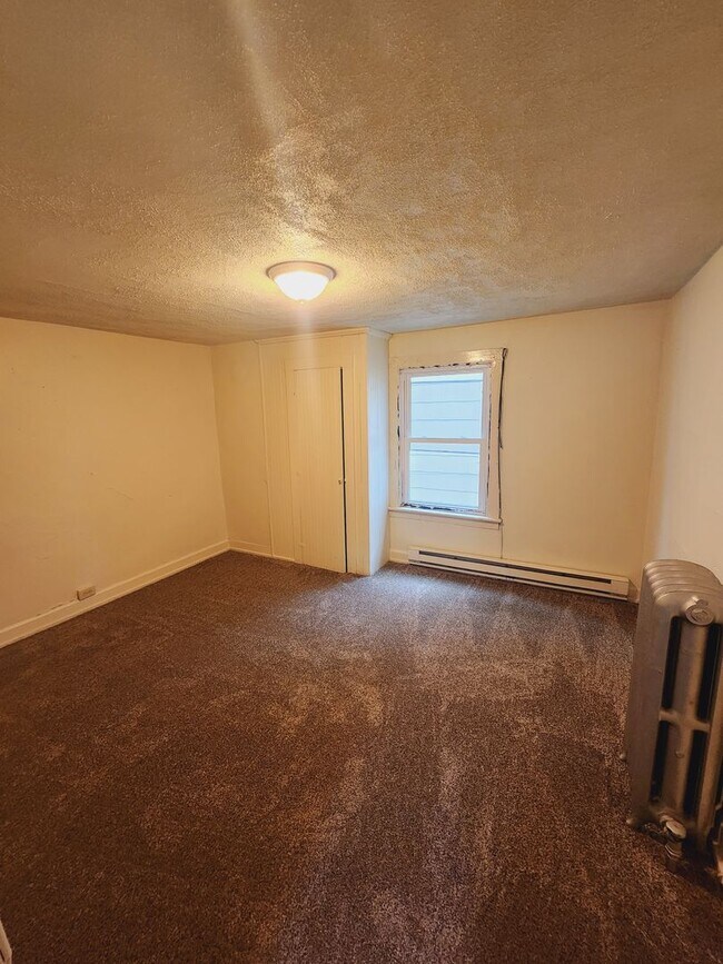 Building Photo - 810 Monroe St